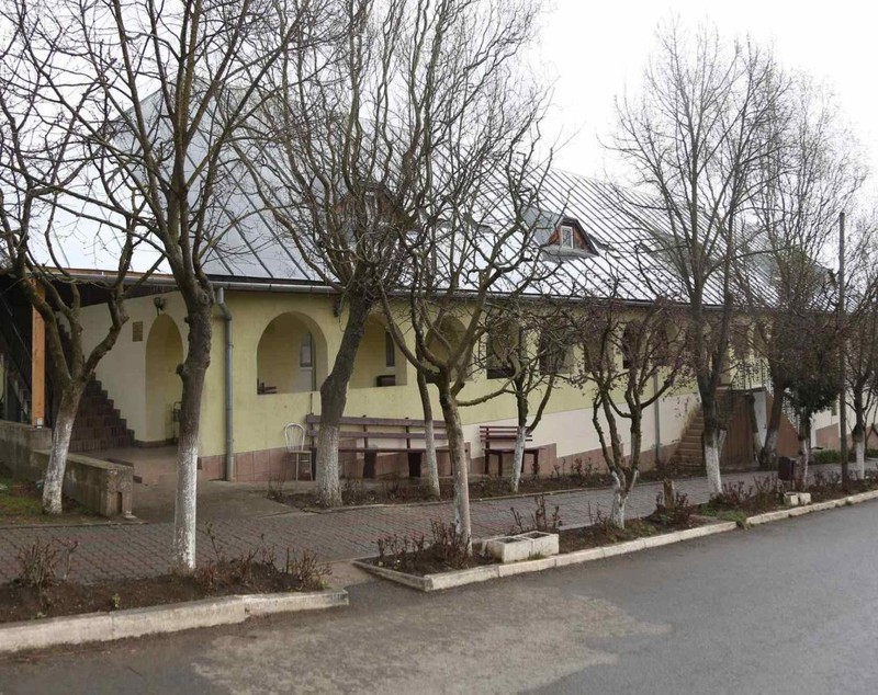 Părintele Vasile Crișan, de la Mănăstirea Dumbrava, ridicată din banii „Generației de Aur”, este duhovnicul lui Edi Iordănescu: „Eu i-am zis Tata Puiu lui Anghel Iordănescu”