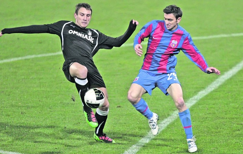 Steaua s-a calificat, aseară, în «sferturile» Cupei României, la capătul unui meci dramatic