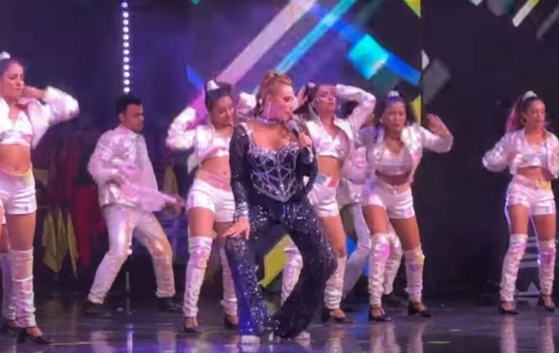 Iulia Vântur, dans în fața lui Salman Khan. Românca a susținut un spectacol la Premiile Academiei Naționale de Film Indian