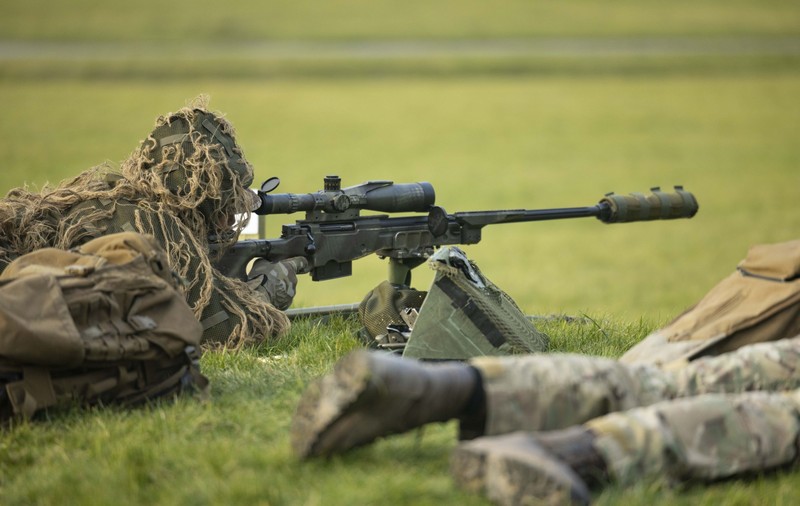 Documente militare secrete, găsite împrăștiate pe stradă de un bărbat care își parca mașina, în Marea Britanie: „Am văzut nume și cifre pe bucăți de hârtie”