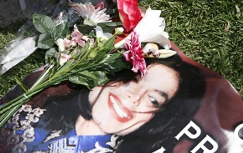 VIDEO / Celebrităţile îi vor aduce un ultim omagiu lui Michael