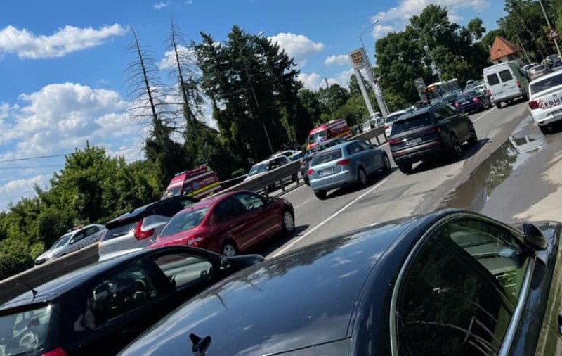 Urmărire cu focuri de armă pe DN1. Un șofer care a refuzat să oprească la semnal, împușcat de polițiști