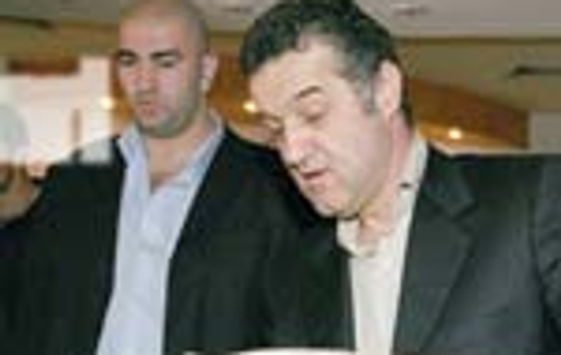 Gigi Becali se 'ascunde' de jucatori
