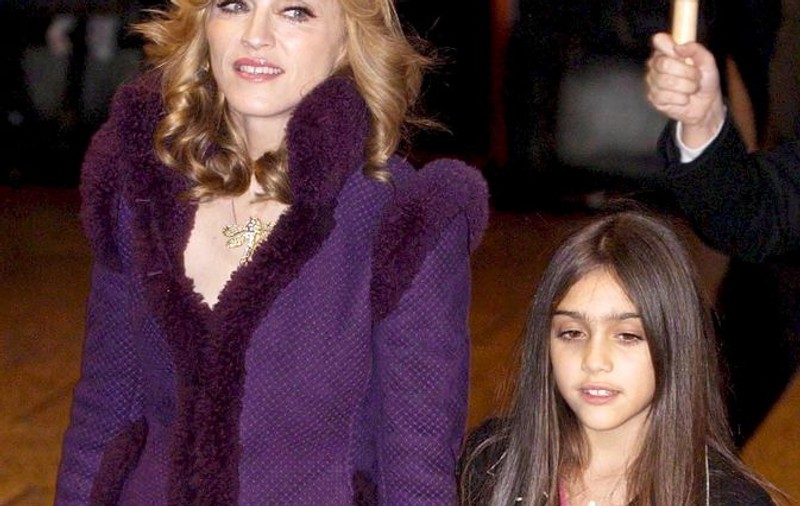 Madonna a fost dată în judecată pentru că a furat brandul "Material Girl"