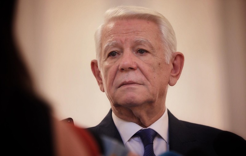 Teodor Meleşcanu, dat afară din ALDE. Partidul pierde grupul de la Senat. Preşedintele Senatului a lipsit în prima zi de muncă
