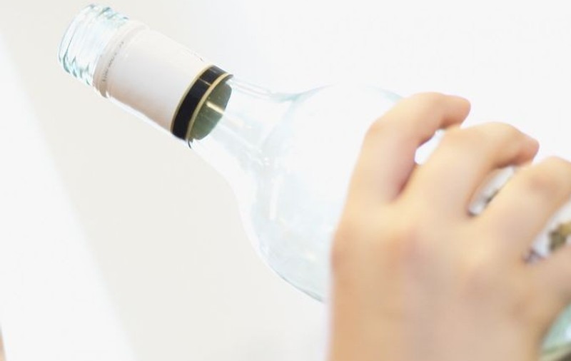 Doi copii au ajuns la spital în comă alcoolică
