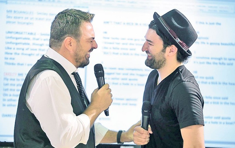Brenciu crede că l-a citit pe Smiley: «Are afinitate vădită către jazz»