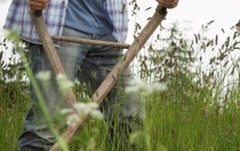 Bătaie cu coase şi bâte, într-un cartier de rromi