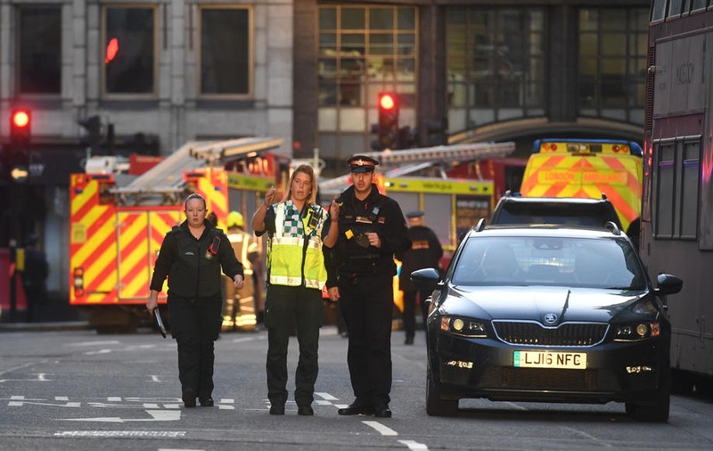 O mașină cu numere românești, care făcuse pană, a declanșat alerta teroristă în Londra. Ce a pățit proprietarul