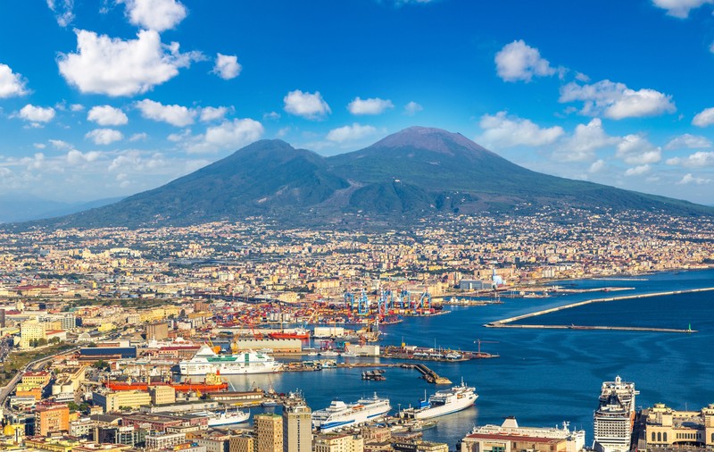 Vulcanul Vezuviu din Italia – localizare, istoria erupțiilor, curiozități