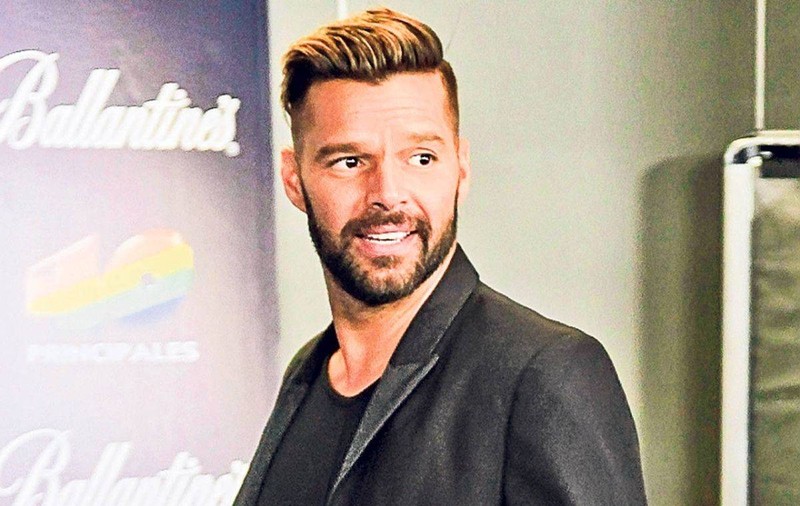 GLUMĂ MACABRĂ, pe internet: Ricky Martin A MURIT