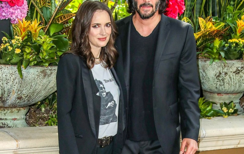 Keanu Reeves, glume pe seama căsătoriei cu Winona Ryder, oficiată de un preot din România, pe platoul de filmare