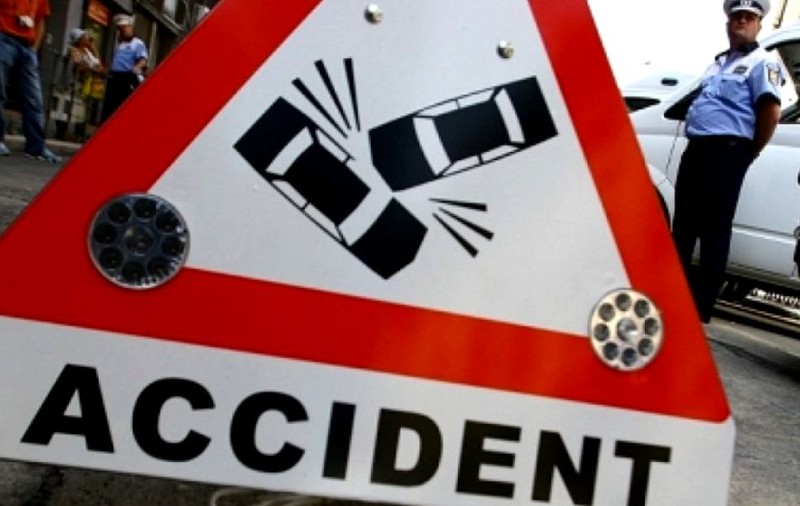 Accident cu două mașini pe Calea Moșilor din Capitală! Tramvaiele au fost blocate zeci de minute