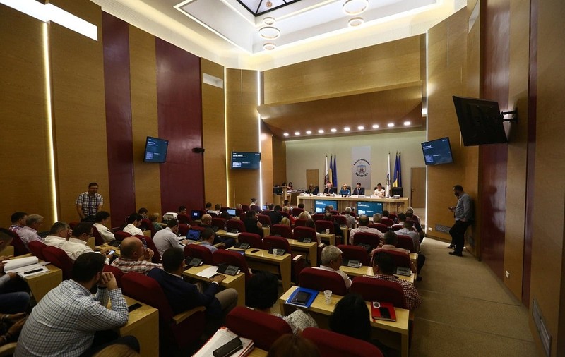 Ierarhia s-a schimbat la Consiliul General al Capitalei. PSD, depășit de Dreapta Unită - rezultate parțiale