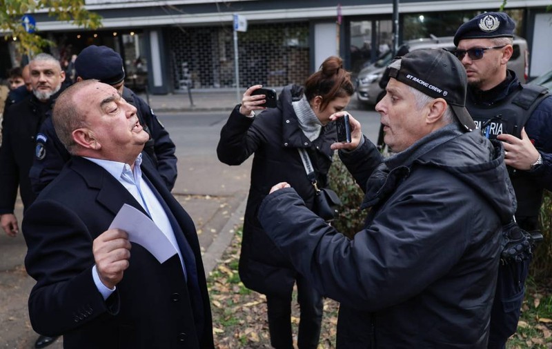 Gigi Nețoiu a mers cu formația să-și depună candidatura la Primăria București și s-a certat cu Marian Ceaușescu în curte: „Băi, securistule”