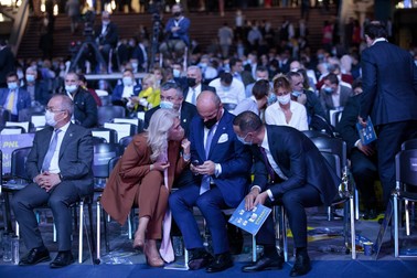 Emil Boc, Alina Gorghiu, Rareș Bogdan și Iulian Dumitrescu din „echipa câștigătoare”