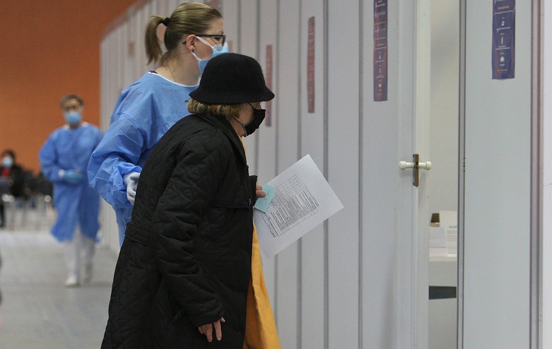 Un nou centru de vaccinare se deschide într-un mall din sectorul 3