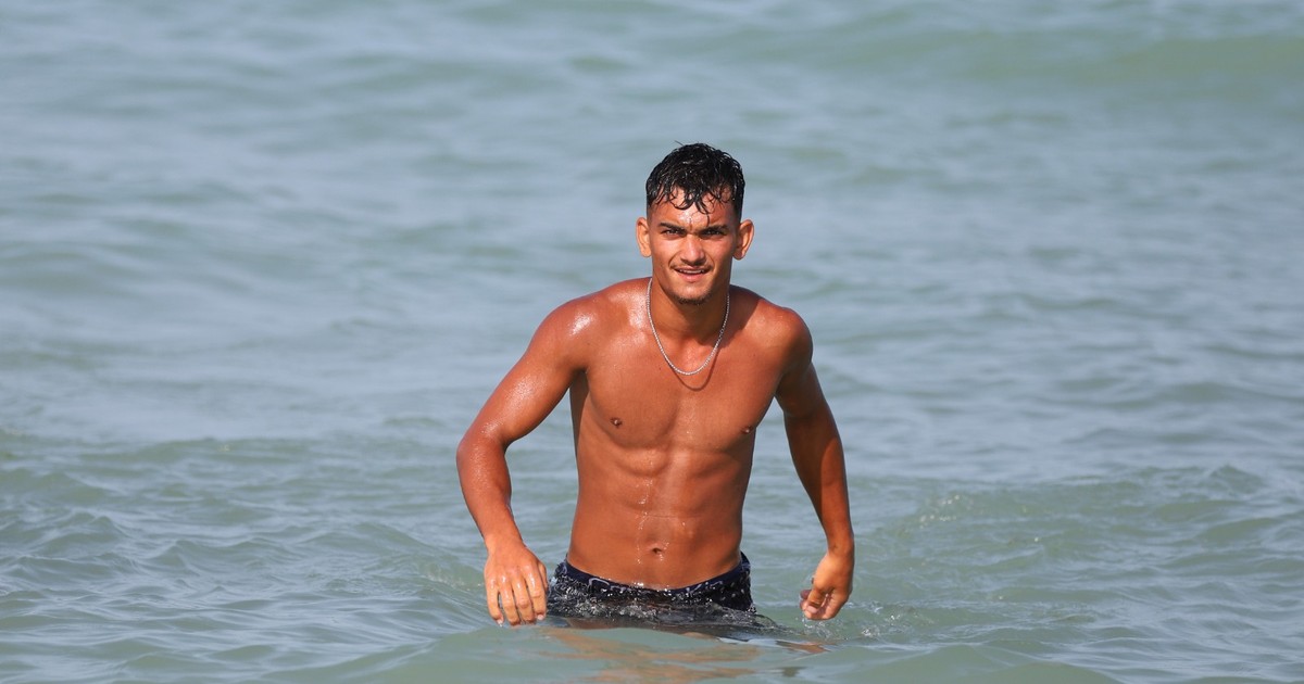 Un baiat in mare