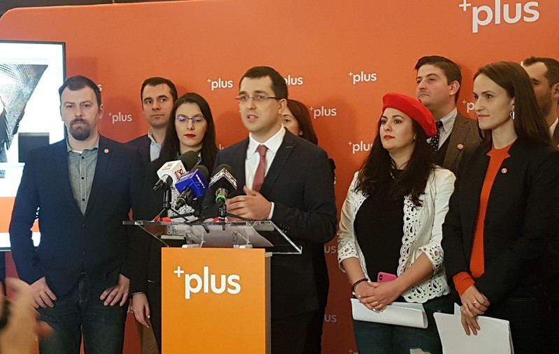 Vlad Voiculescu spune că ar câştiga Primăria Capitalei, cu 7 procente în faţa Gabrielei Firea. Luptă strânsă în competiţia internă cu Nicuşor Dan