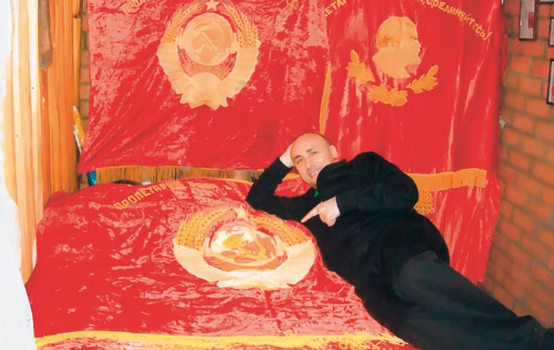 Foto | Marcel Pavel, în pat cu Lenin