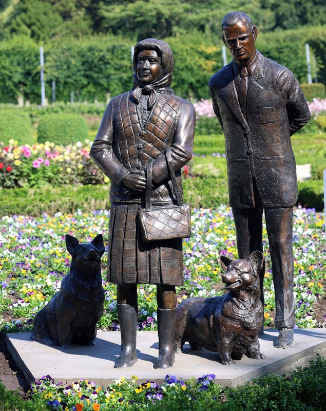 O statuie a reginei Elisabeta a II-a din Irlanda de Nord naște controverse: „Să fim sinceri, nu seamănă sub nicio formă”