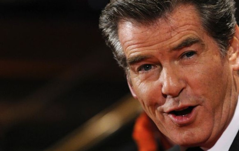 Pierce Brosnan revine pe micile ecrane