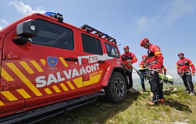 Sfatul salvamontiștilor pentru românii care merg la munte pe caniculă. Ce trebuie să evite