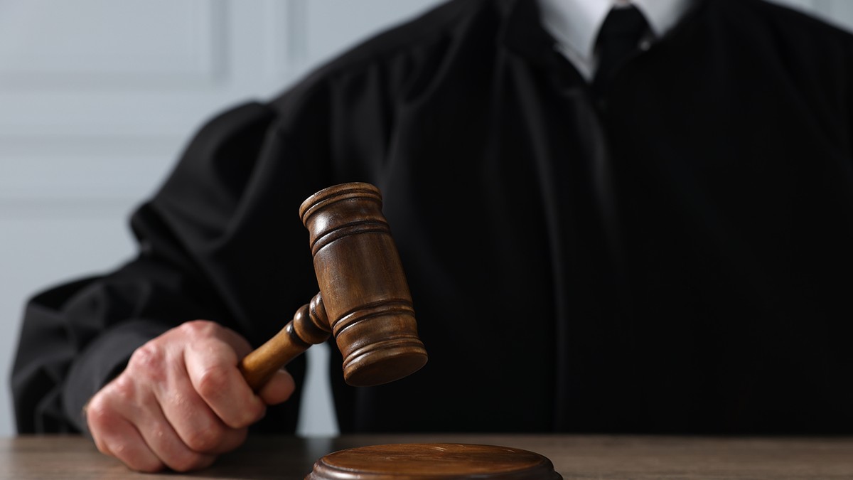 Judecator pronunta o sentinta