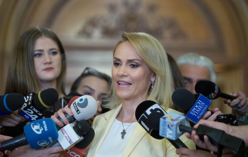 Gabriela Firea intră în competiţie cu Dăncilă pentru alegerile prezidenţiale. Pandele: "Dacă ea candidează, eu renunţ"