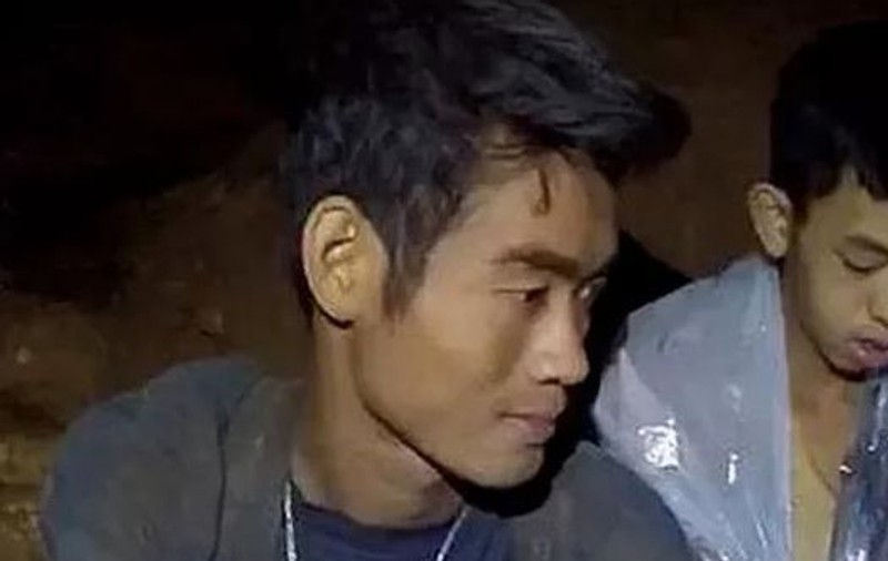 Cine este antrenorul de fotbal care a mers cu elevii în peștera inundată din Thailanda