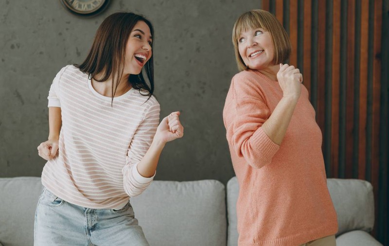 6 obiceiuri simple care te pot ajuta să rămâi tânăr mai mult timp, recomandate de un neurolog de la Harvard
