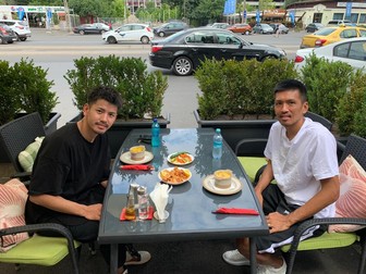Sota și Seto par frați