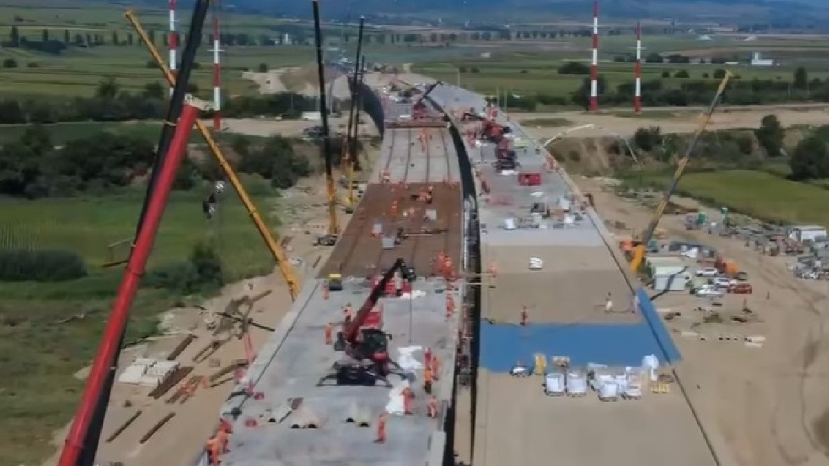 Lucrări la pasajul de la Cleja