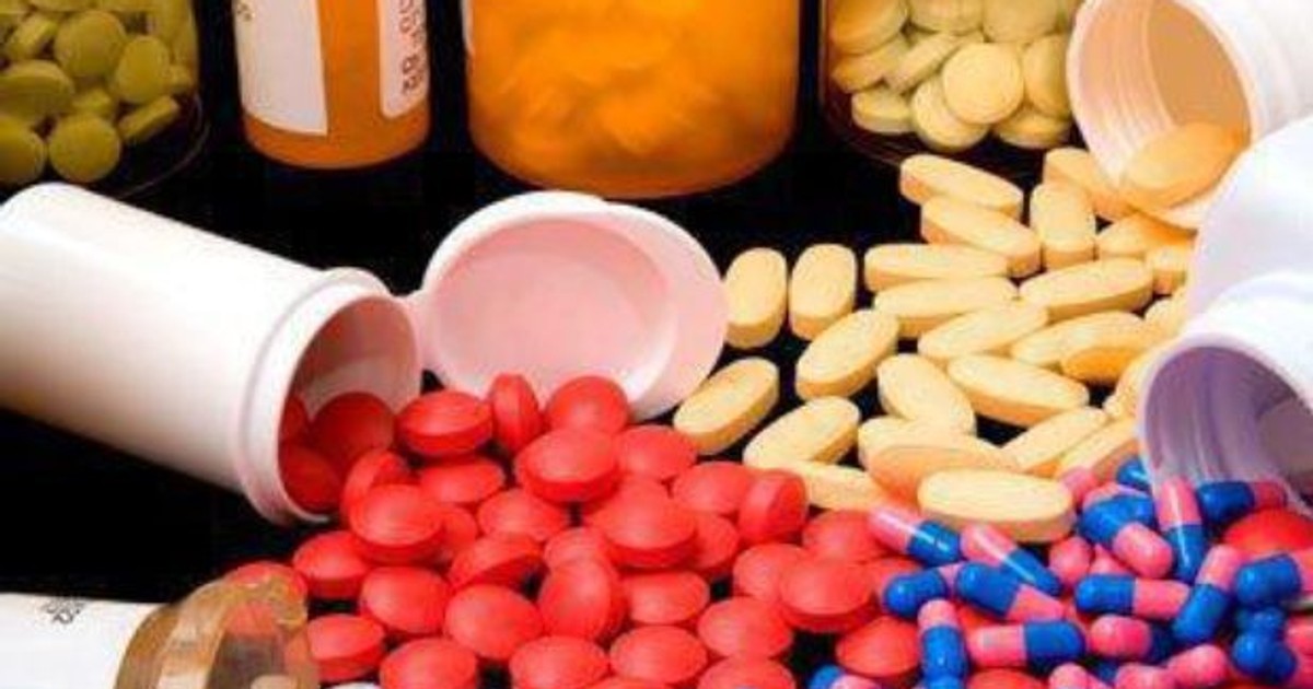Medicii avertizează că antibioticele și alte medicamente luate ”după ureche”, la ”recomandări” de pe internet, la sfatul prietenilor sau pentru că ”oricum le au în casă” cresc riscul de a nu fi descoperite la timp boli grave.