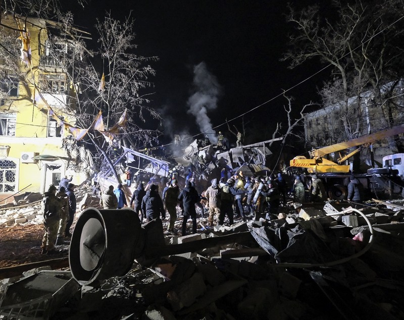 Cel puțin doi morți și 21 de răniți, după ce o rachetă rusească a lovit o clădire rezidențială din Kramatorsk. Alte 7 blocuri au fost avariate