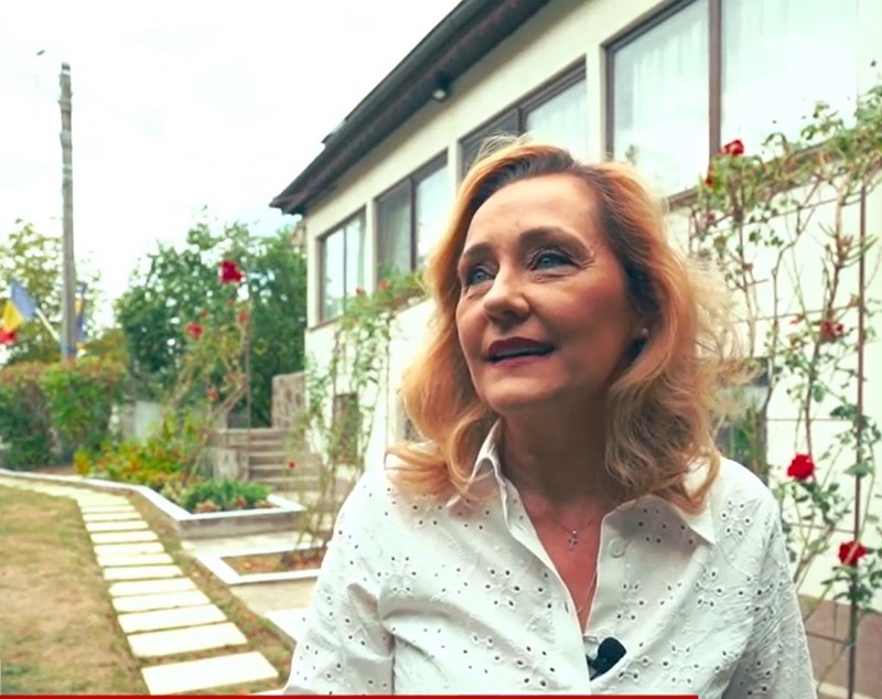 Imagini cu casa în care locuiește Elena Lasconi în Câmpulung Muscel. A descris-o ca fiind căminul visurilor sale