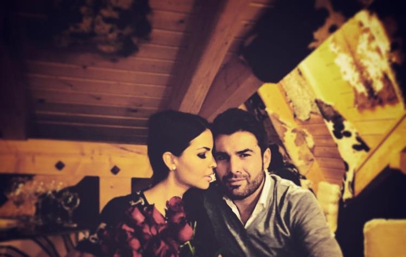 Adrian Mutu se pregătește de nuntă. ^Fotbalistul de 36 de ani și-a ridicat logodnica la rang de soție. Mai are un pas până să-i pună verigheta pe deget