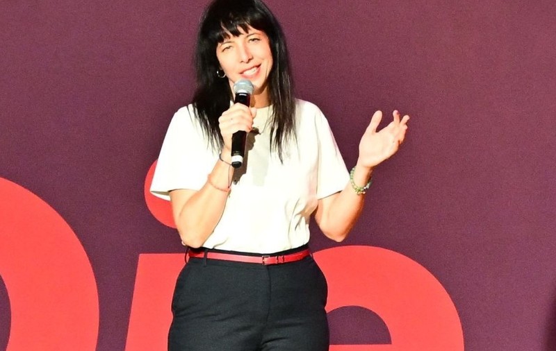 Elif Eralp, fiica unor refugiați turci, ar putea fi noul primar al Berlinului. Sursă foto: Hepta.