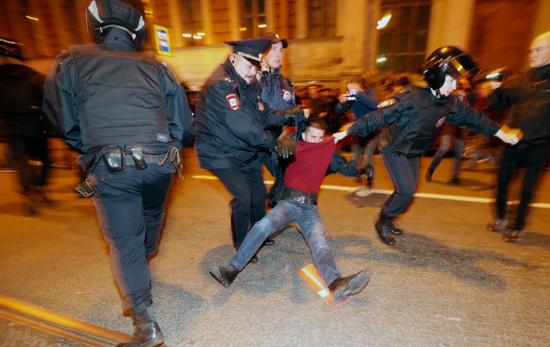 Proteste în Rusia | Peste 270 de persoane au fost arestate, în urma manifestațiilor organizate de ziua lui Vladimir Putin