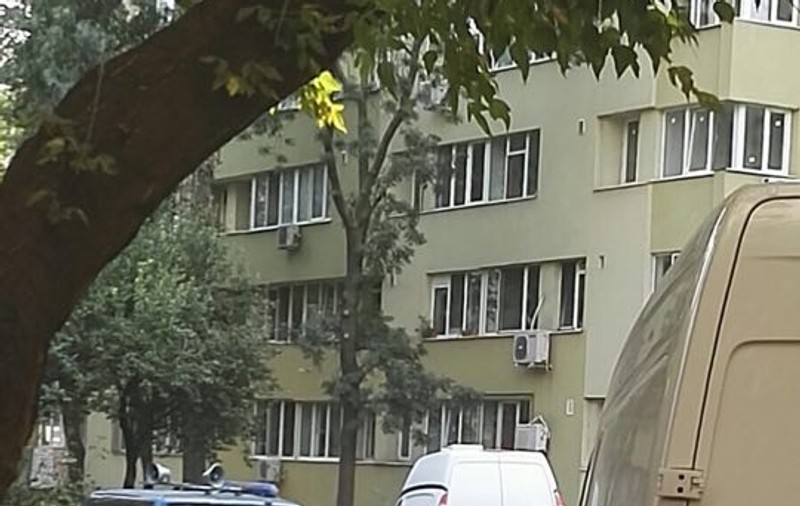 FOTO | Cod galben de furtună în București. Locuitorii din cartierul Militari au fost avertizați de jandarmi, cu megafoanele, că vine potopul