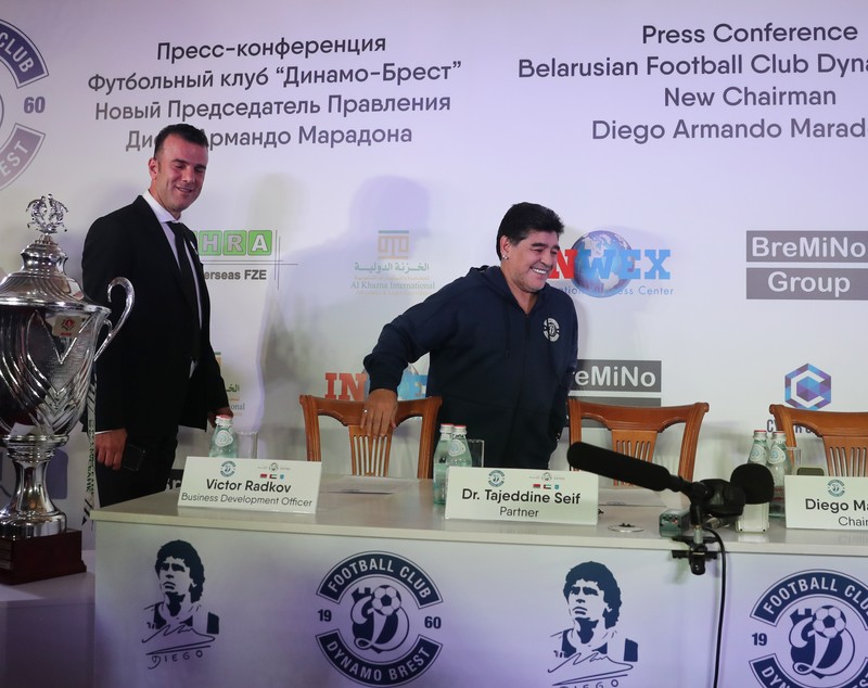 Maradona a ajuns la Brest. Fostul mare fotbalist argentinian a preluat preşedinţia clubului bielorus / GALERIE FOTO
