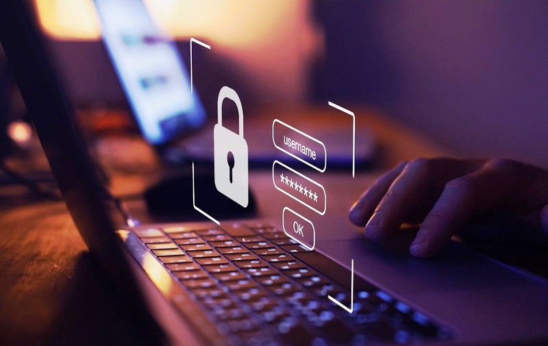Șapte sfaturi pentru a fi în siguranță în mediul online