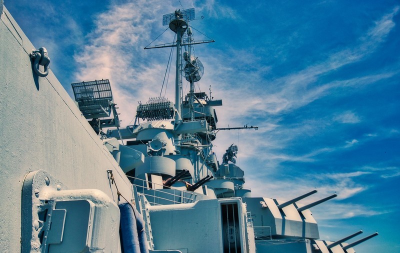 Anchetă la o bază navală din Grecia după dispariția unor materiale militare, inclusiv unele de natură explozivă