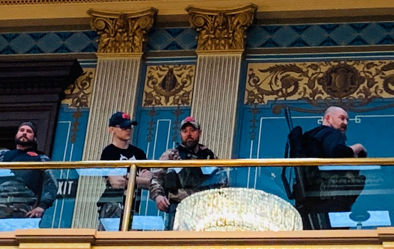 Protest armat în SUA, contra prelungirii stării de urgență în statul Michigan! Clădirea Capitoliului din Lansing, atacată