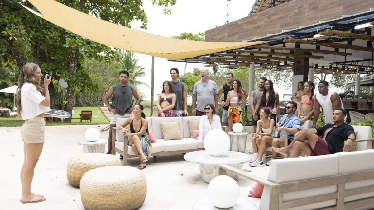 Imagine din „Bachelor in Paradise”, ediția internațională a emisiunii „Burlacii: Foc în Paradis”, care urmează să fie difuzată de PRO TV