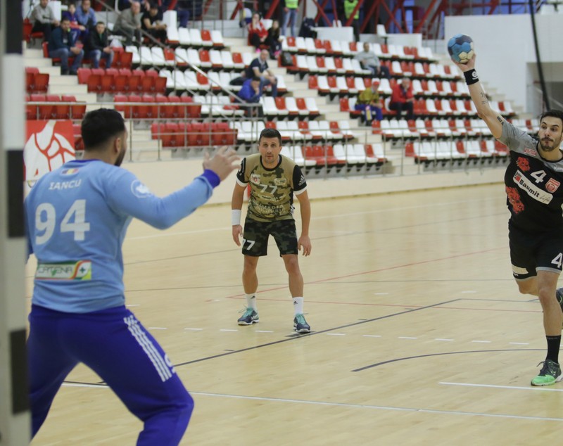 FOTO | Dinamo - Dobrogea Sud Constanța, derby-ul Ligii Naționale de handbal masculin. Roș-albii s-au distrat