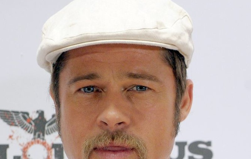 Brad Pitt îl va înfrunta pe Sherlock Holmes