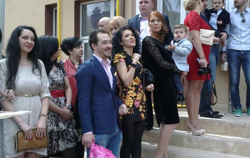 Preambul de nuntă! Andreea Mantea şi Ştefan Stan, la cununia fiului primarului Piedone. Uite ce zâmbăreţi sunt!| FOTO