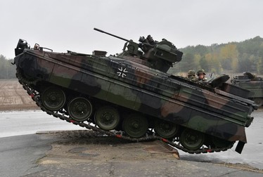 Un vehicul blindat de luptă Marder al armatei germane. FOTO: EPA