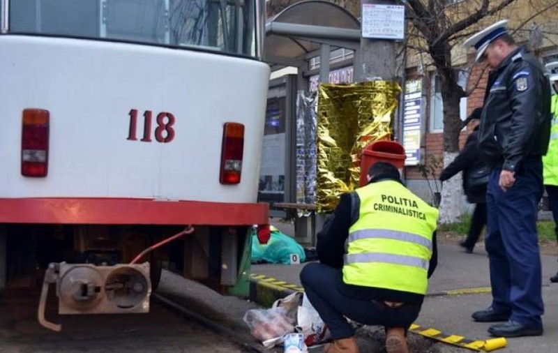 Un bărbat din Oradea a murit după ce a căzut sub un tramvai